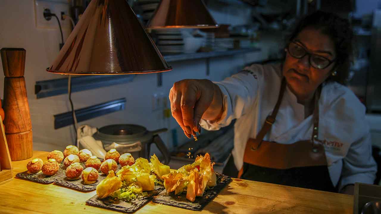 Menu de camarão com abóbora harmonizado com vinho do Algarve na Taberna by Lucia Ribeiro, durante a apresentação de «Entre Pratos e Vinhos».