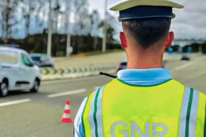 A GNR e a PSP registaram, entre 4 e 10 de novembro, 2.871 acidentes que causaram três mortos, menos sete do que no mesmo período do ano passado, no âmbito da campanha de segurança rodoviária «Taxa Zero ao Volante».
