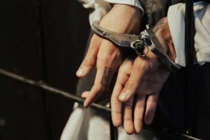 Tribunal de Faro decreta prisão preventiva para o homem de 31 anos suspeito de tráfico de droga em Olhão, juntando-se a grupo detido na semana passada.