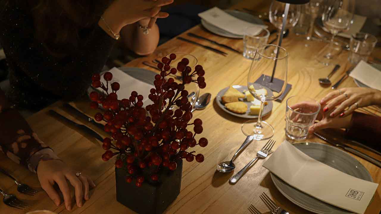 Jantar de fim de ano no 3HB Faro com Sparkling Menu no restaurante Forno Nero