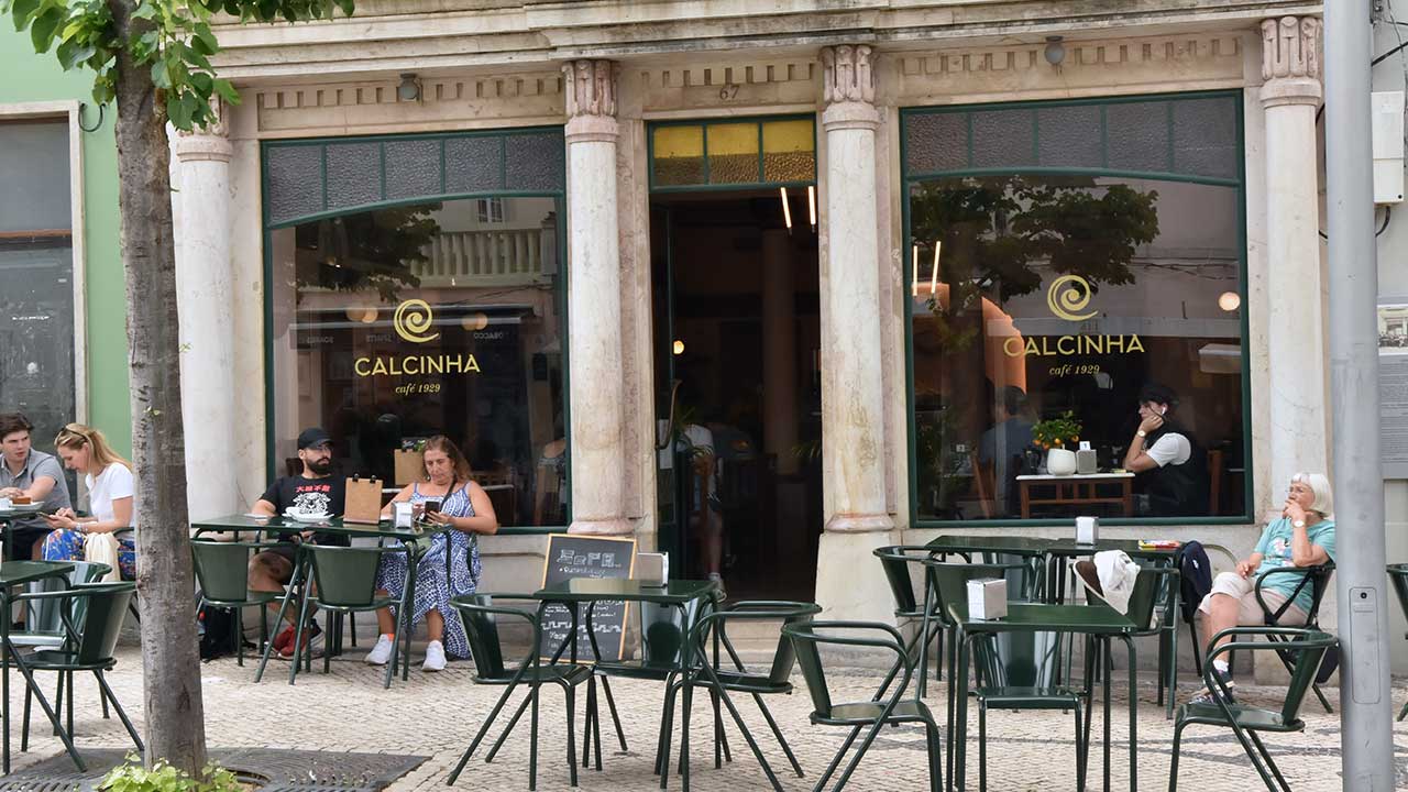 O Café Calcinha, em Loulé, recebe Ricardo Coelho no dia 13 de dezembro, às 17h00, numa ação do projeto «Lojas com História» que valoriza os espaços culturais da cidade.