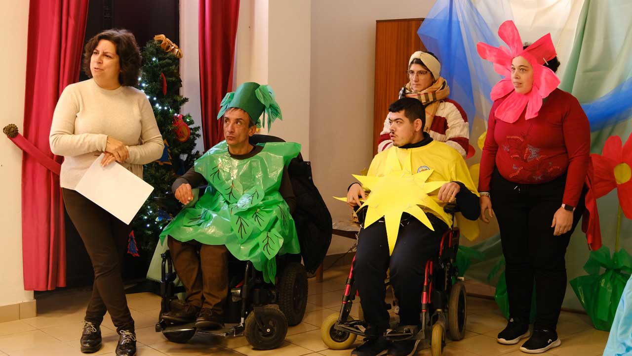 O Espaço Inclusão de São Brás de Alportel celebrou o Natal com uma festa protagonizada pelos participantes, reforçando a partilha e a participação na comunidade.