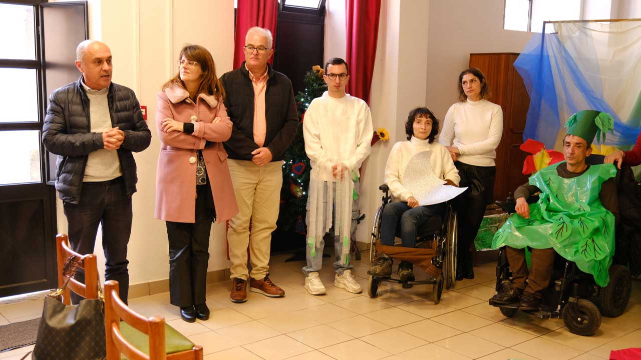 O Espaço Inclusão de São Brás de Alportel celebrou o Natal com uma festa protagonizada pelos participantes, reforçando a partilha e a participação na comunidade.