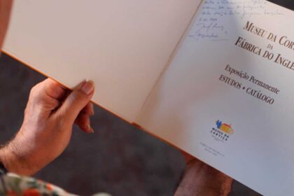 Carvoeiro Branco e Antrix homenageiam a Fábrica do Inglês com mini documentário que destaca história, legado e impacto cultural em Silves.
