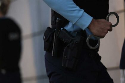 GNR detém seis suspeitos por tráfico de droga em Loulé, após investigação de um ano, com apreensão de 18 quilos de droga e mais de 100 mil euros.