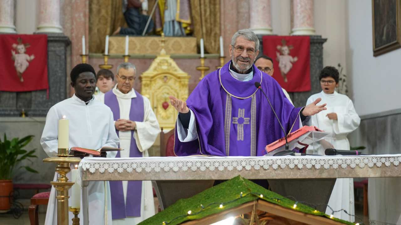 São Brás de Alportel distingue Padre António Farias com Voto de Louvor pelos 50 anos de sacerdócio e pelo serviço pastoral prestado à comunidade.