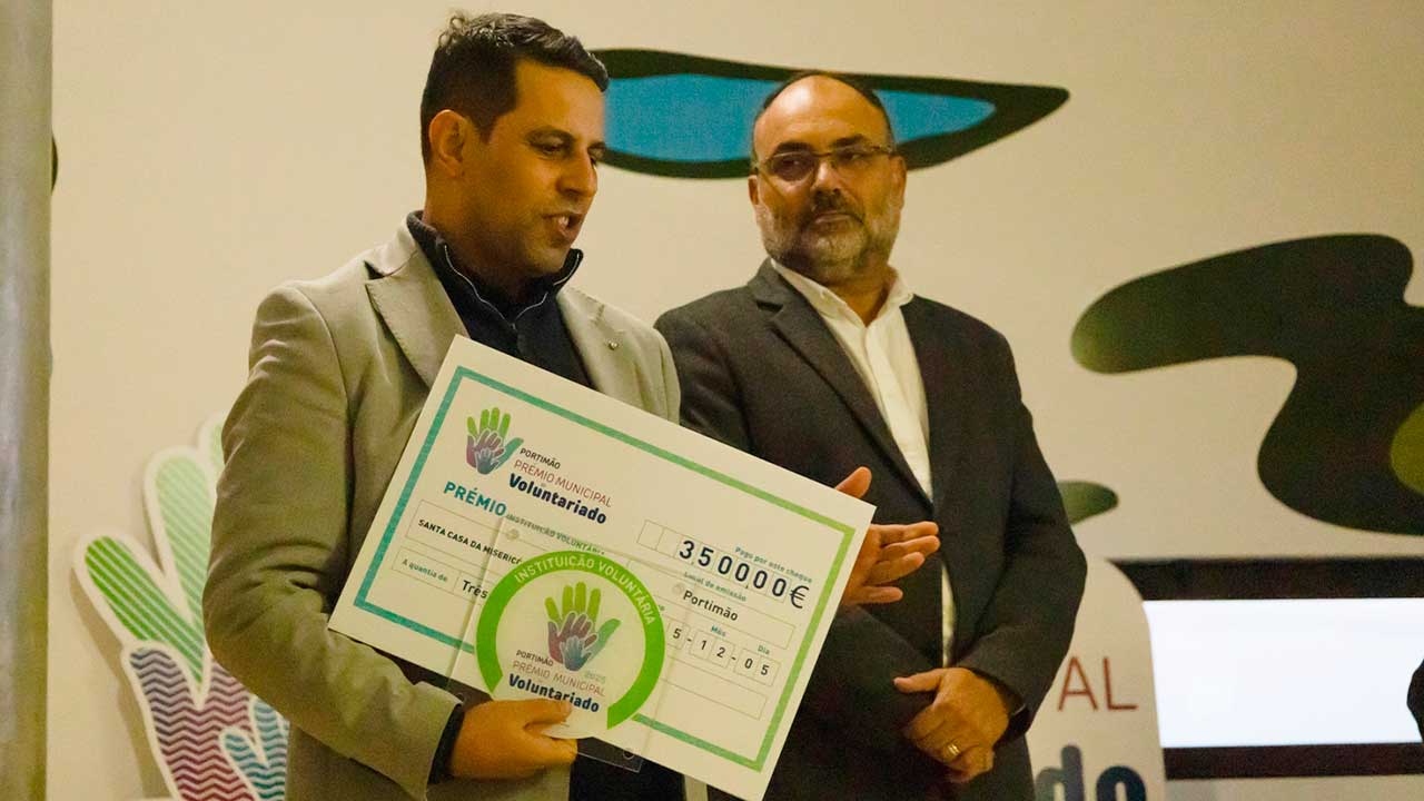 Santa Casa da Misericórdia e Agrupamento da Bemposta recebem prémios e selos oficiais no Prémio Municipal de Voluntariado em Portimão.