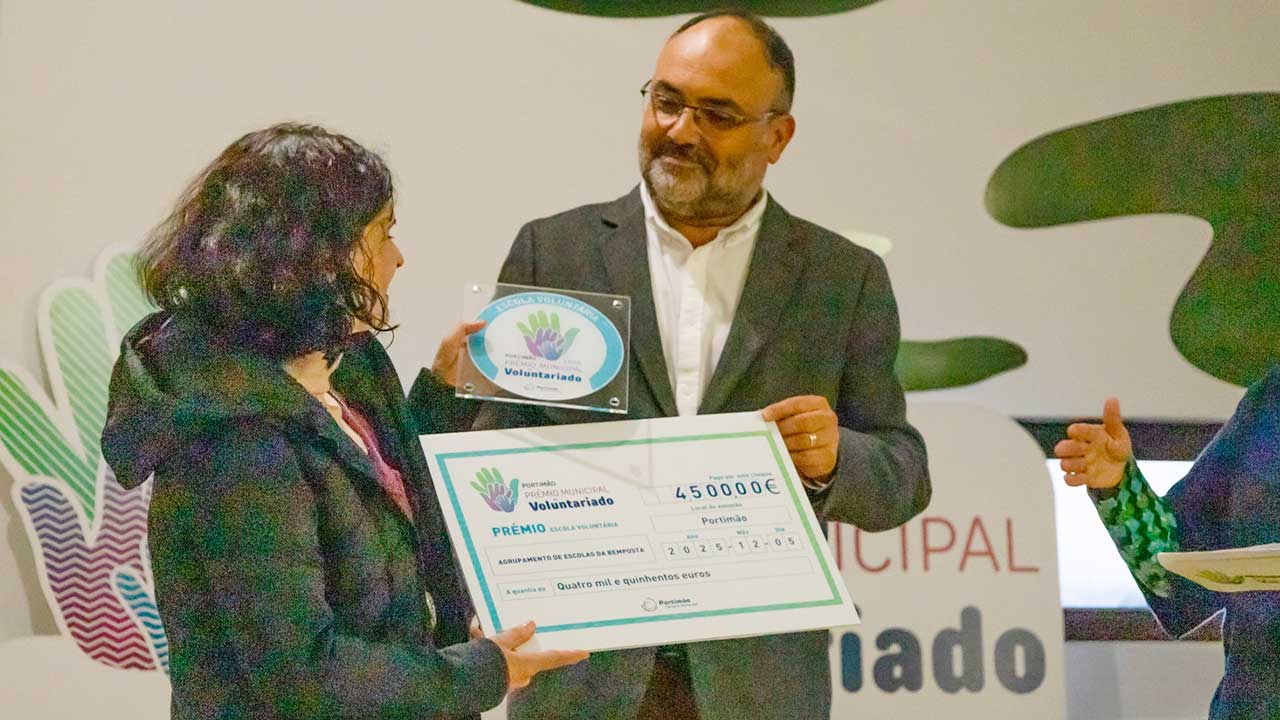 Santa Casa da Misericórdia e Agrupamento da Bemposta recebem prémios e selos oficiais no Prémio Municipal de Voluntariado em Portimão.
