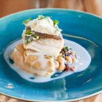 Praia do Canal Nature Retreat, hotel de cinco estrelas em Aljezur, integrado no Parque Natural da Costa Vicentina, prepara experiências de Natal e Ano Novo com gastronomia e bem-estar.