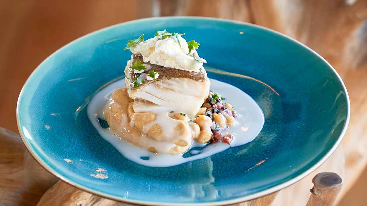 Praia do Canal Nature Retreat, hotel de cinco estrelas em Aljezur, integrado no Parque Natural da Costa Vicentina, prepara experiências de Natal e Ano Novo com gastronomia e bem-estar.
