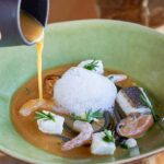 Praia do Canal Nature Retreat, hotel de cinco estrelas em Aljezur, integrado no Parque Natural da Costa Vicentina, prepara experiências de Natal e Ano Novo com gastronomia e bem-estar.