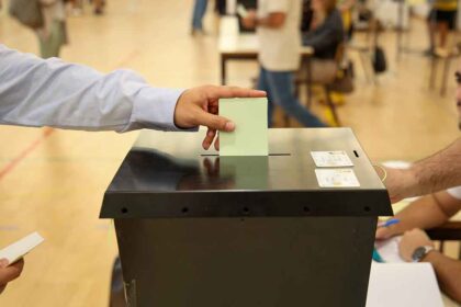 Com número recorde de candidatos, vários apoios partidários e um independente entre os favoritos, as Presidenciais de janeiro de 2026 podem ir a segunda volta.