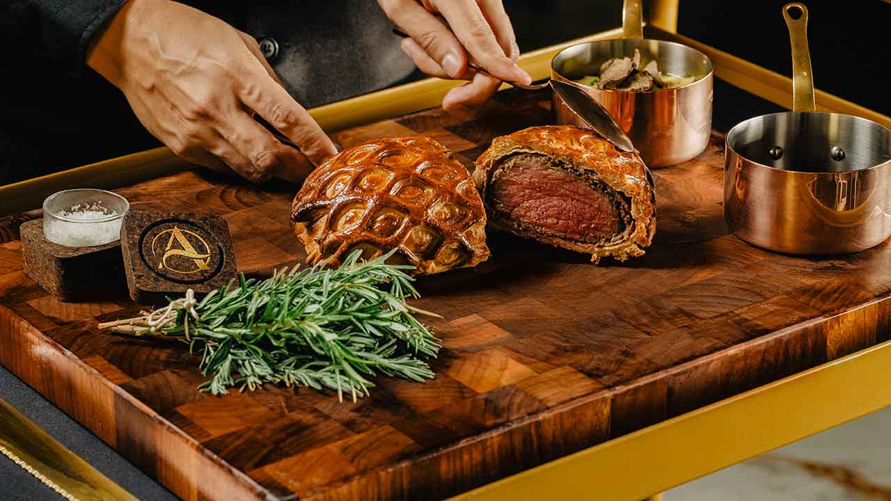 O restaurante Authentic, junto à Quinta do Lago, preparou menus especiais de Natal e Ano Novo, assinados pelo chef Ricardo Luz, para os dias 25, 26 e 31 de dezembro.