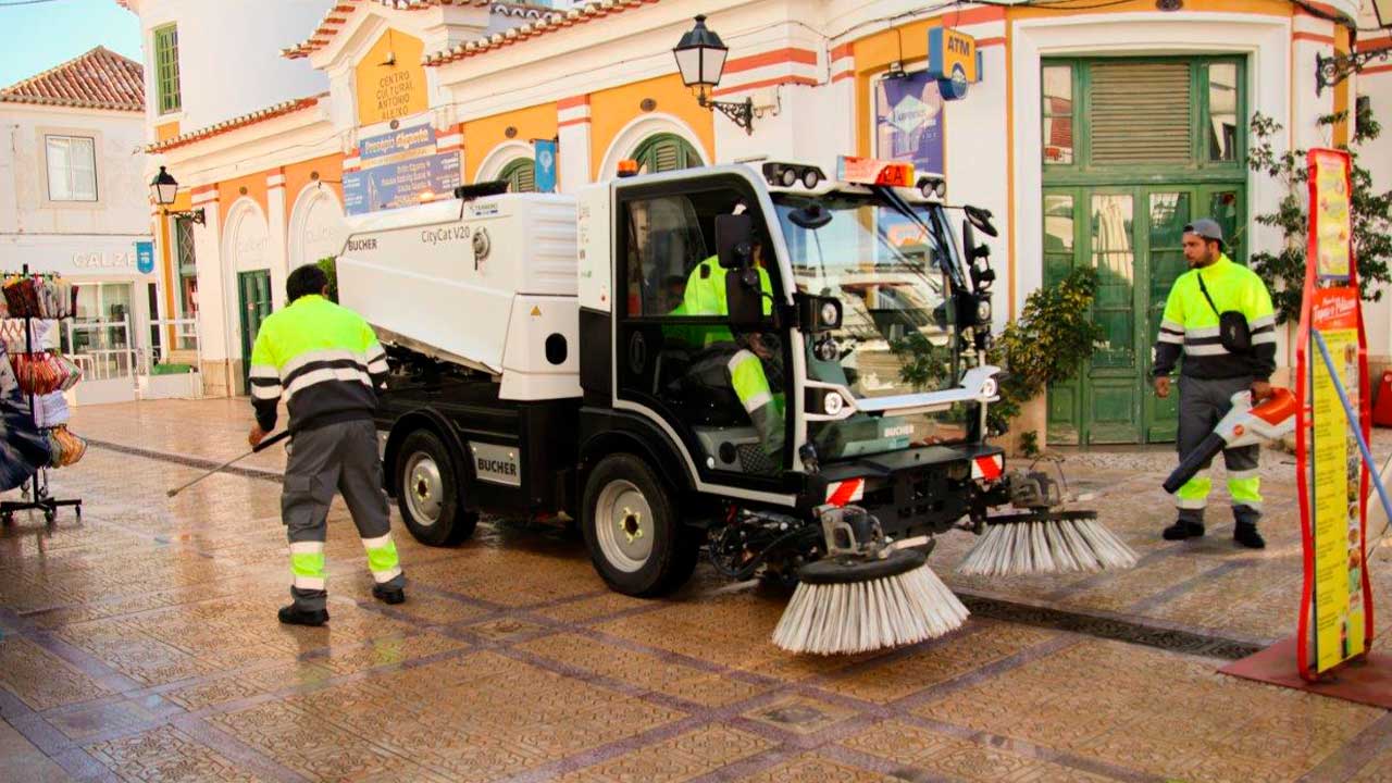 Vila Real de Santo António (VRSA) reforça limpeza urbana e recolha de resíduos com novo contrato da Rede Ambiente, aumentando meios humanos e mecânicos.
