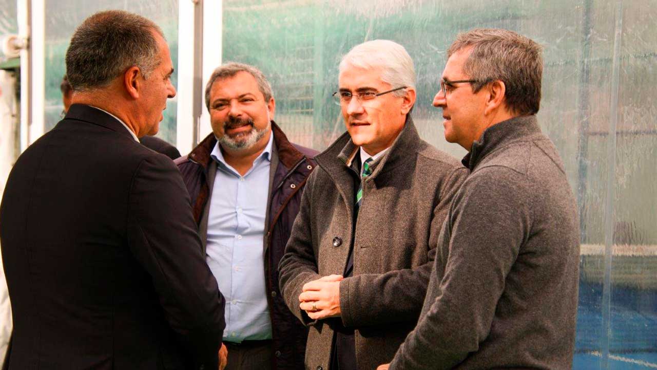 Vila Real de Santo António (VRSA) apresenta candidaturas de 4 milhões de euros para obras urgentes em pavilhão, piscinas e relvados até final de 2025.