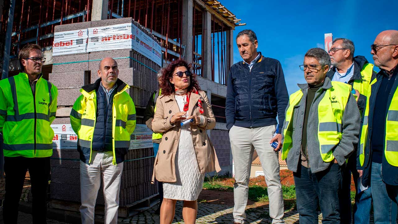 Lagoa promove visita às obras municipais, envolvendo deputados e comunicação social na apresentação dos investimentos estruturantes em execução no concelho.