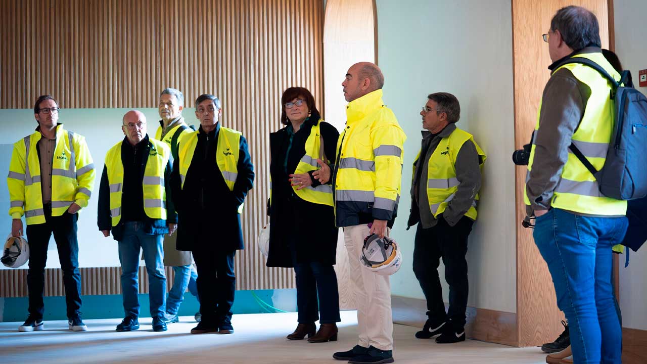 Lagoa promove visita às obras municipais, envolvendo deputados e comunicação social na apresentação dos investimentos estruturantes em execução no concelho.