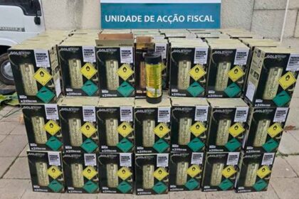 A GNR apreendeu 432 botijas de óxido nitroso nas portagens de Paderne, em Albufeira, após fiscalização que detectou transporte sem autorização do INFARMED.