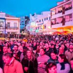 O Albufeira Carpe Nox reuniu milhares de pessoas na Praia dos Pescadores com concertos, aviação artística e tecnologia, no maior Fim de Ano do país fora da Madeira.