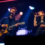 O Albufeira Carpe Nox reuniu milhares de pessoas na Praia dos Pescadores com concertos, aviação artística e tecnologia, no maior Fim de Ano do país fora da Madeira.