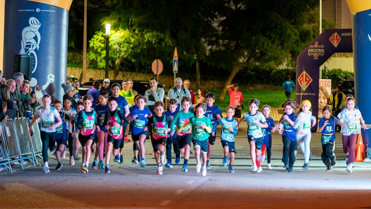 A 3.ª Corrida de São Silvestre de Lagoa realizou-se a 4 de janeiro e contou com cerca de 750 participantes, entre corrida, minicorrida, caminhada e escalões jovens.