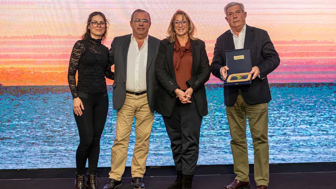 Empresários algarvios debateram a legislação laboral com a ministra do Trabalho, abordando escassez de mão de obra e desafios do setor do turismo.