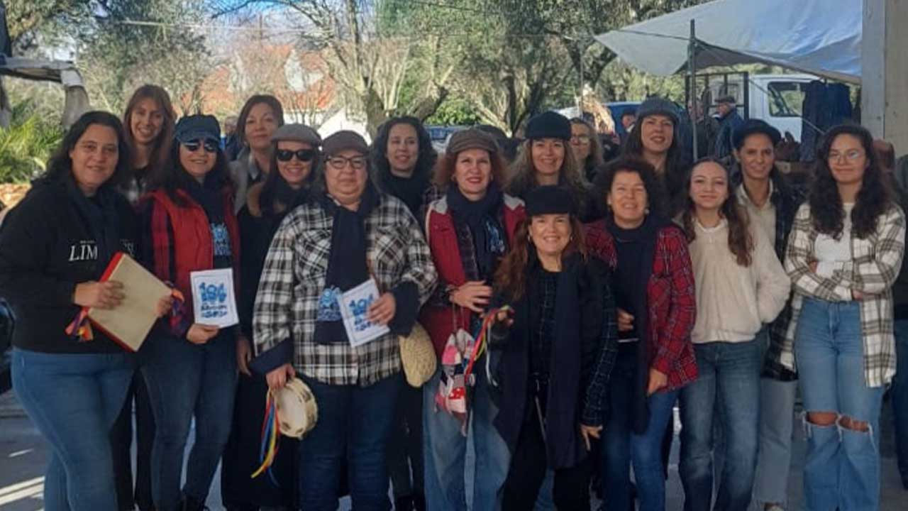 Iniciativa do Museu Municipal de Loulé reúne grupos da freguesia para celebrar as janeiras em Salir e assinalar o início de um novo ano.