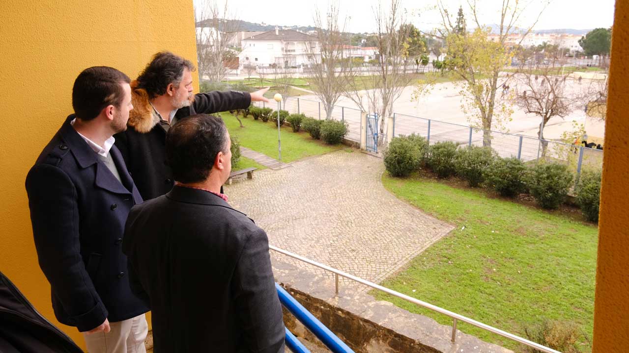 Diretor regional do IPDJ visitou equipamentos desportivos de São Brás de Alportel para reforçar a articulação institucional com o município.