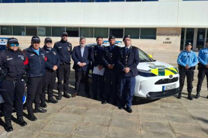Município de Lagos reforça segurança com duas viaturas para PSP e GNR, ampliando o policiamento de proximidade e a proteção de grupos vulneráveis.