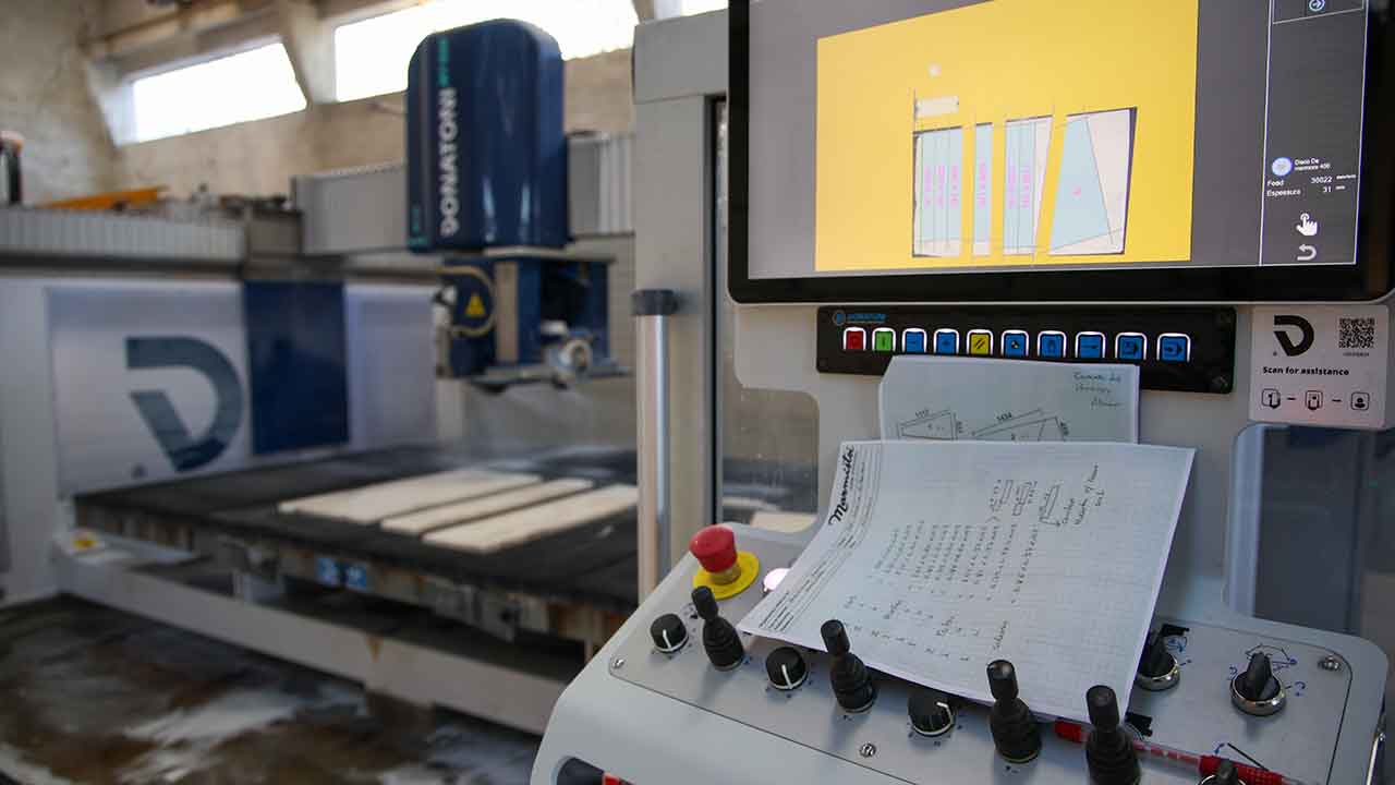 A Marmistoi investe 225 mil euros em tecnologia de Indústria 4.0, com apoio do ALGARVE 2030, para responder a projetos de elevada exigência técnica no setor da pedra natural.