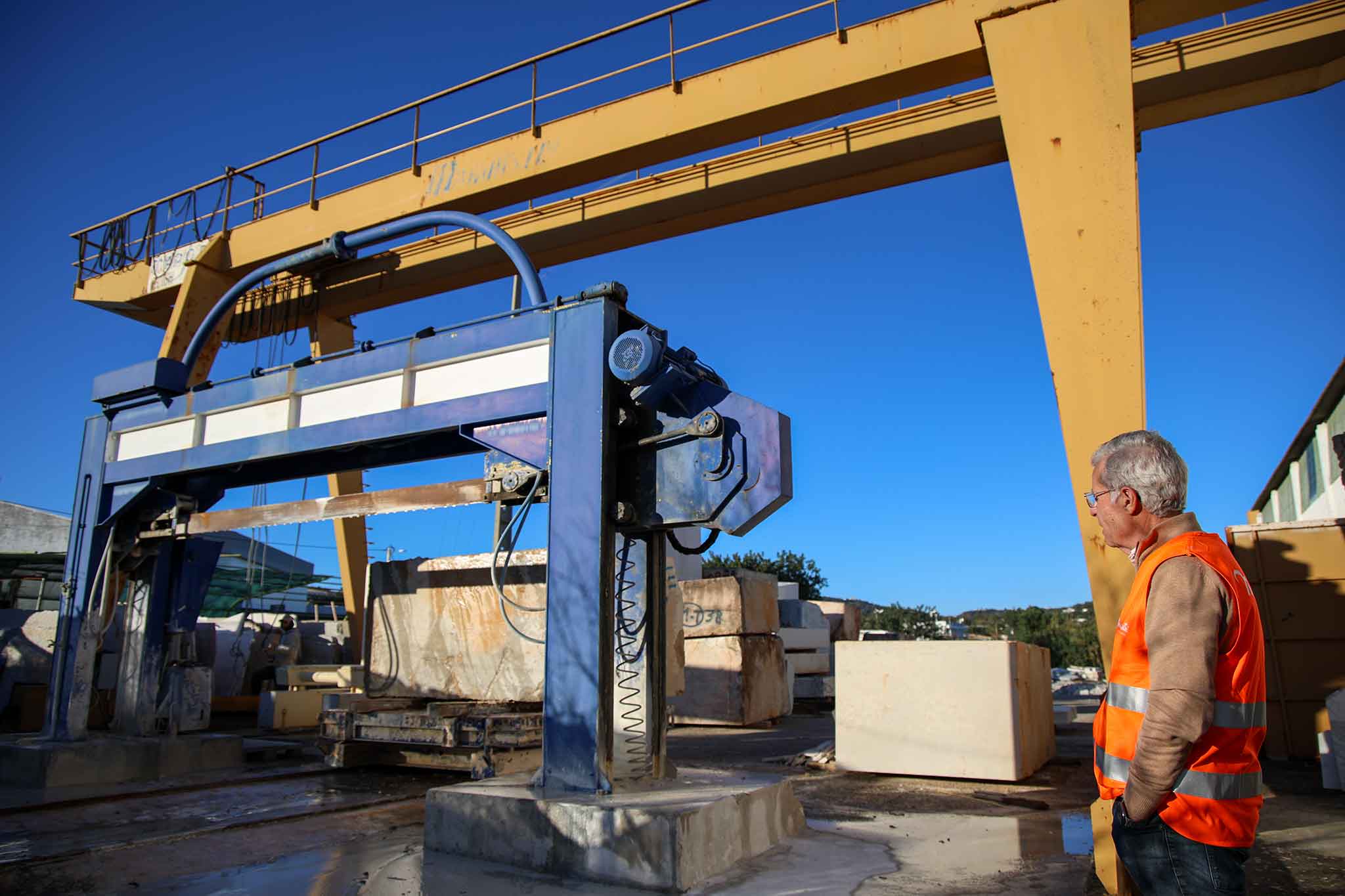 A Marmistoi investe 225 mil euros em tecnologia de Indústria 4.0, com apoio do ALGARVE 2030, para responder a projetos de elevada exigência técnica no setor da pedra natural.