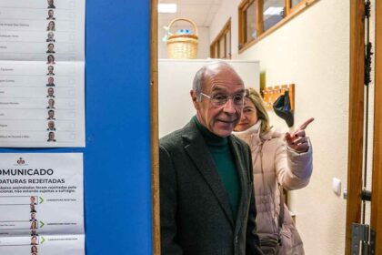 O candidato a Presidente da República Luís Marques Mendes apelou hoje a uma «grande participação» dos eleitores nas eleições presidenciais, manifestando-se «muito confiante» quanto ao resultado e à mobilização eleitoral.