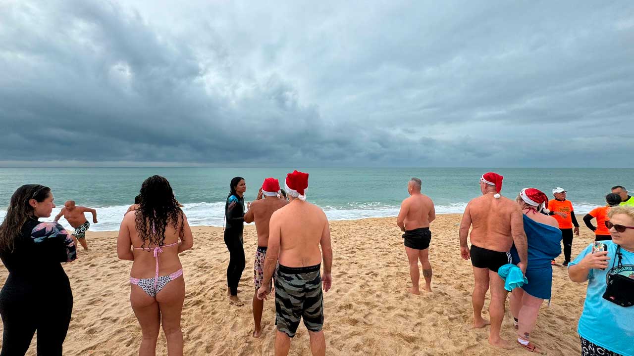 O Mergulho dos Valentes na Praia de Faro reuniu dezenas de participantes no primeiro dia de 2026 e confirmou o potencial do evento como tradição anual.