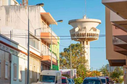 PSD acusa Faro de subir o preço da água no início do ano. Partido propõe medidas de eficiência para evitar aumentos injustificados.