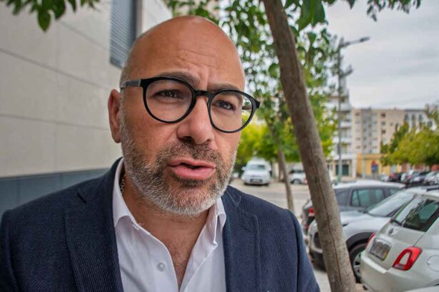 O ministro das Infraestruturas e Habitação, Miguel Pinto Luz, defendeu hoje a necessidade de maior construção para mitigar a crise na habitação, apelando ao setor do cimento que não deixe as medidas fiscais «morrer na praia».