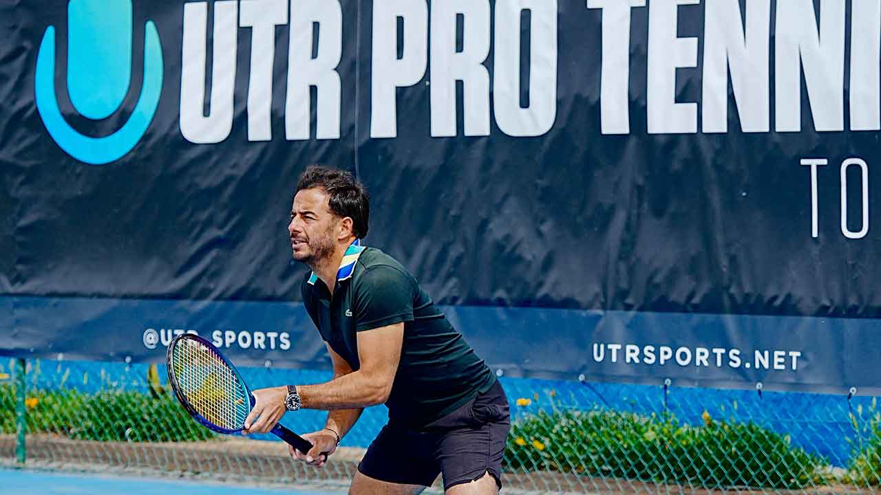 O UTR Pro Tennis Tour volta a Portugal esta semana com um torneio em Carvoeiro, no Algarve, que reúne 40 tenistas profissionais e um prize money de 40 mil dólares.