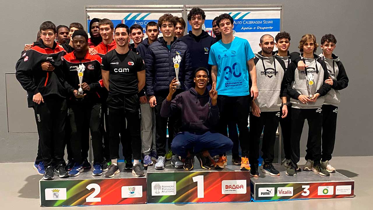 O atleta algarvio Usumane Djumo iniciou a época com quatro títulos e um novo recorde nacional da Guiné-Bissau nos 60 metros barreiras, em Braga.