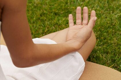 O W Algarve promove, de 5 a 8 de fevereiro, um retiro de bem-estar com ioga, mindfulness e provas de vinho, em parceria com a Wellness Waves and Wine.