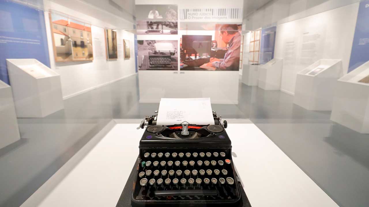 A exposição dedicada a Nuno Júdice encerra no Museu de Portimão após receber cerca de 13 mil visitantes nacionais e estrangeiros, ao longo de quatro meses.
