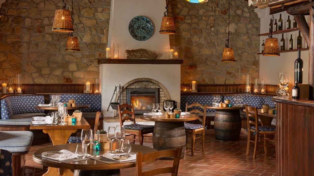 O restaurante Adega propõe em 2026 uma viagem gastronómica pelos «Territórios de Portugal», com menus regionais inspirados na cozinha tradicional portuguesa.