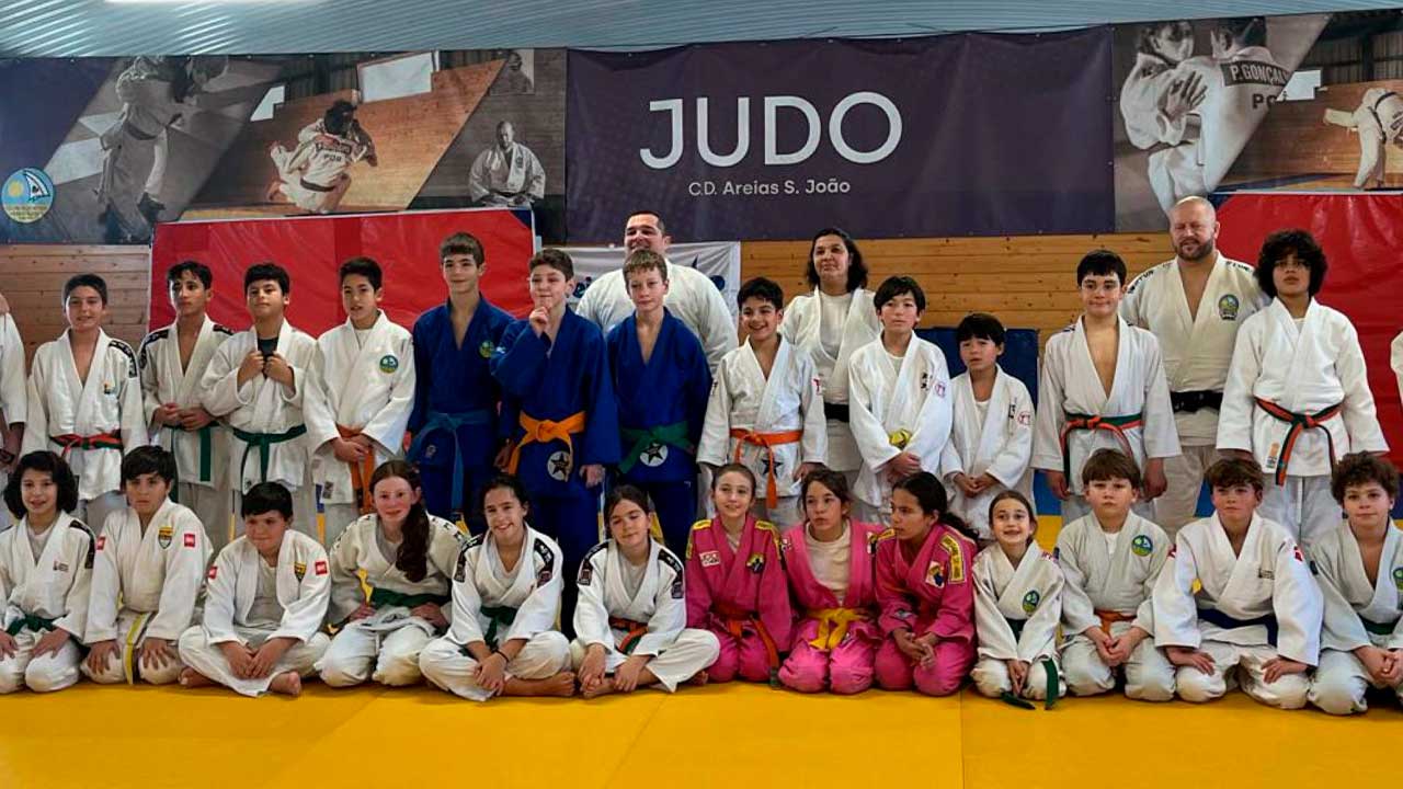 Alvor Judo Camp reúne mais de 100 atletas de quatro países, com treinos realizados no dojo do Clube Desportivo Areias de São João.