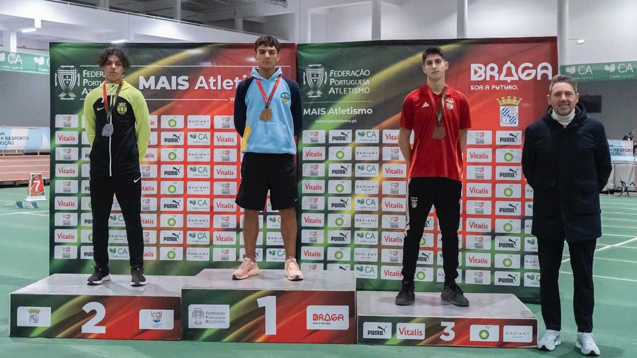 CD Areias S. João é campeão nacional na estafeta 4x200, bate recorde da categoria e termina em terceiro lugar coletivo em Braga.