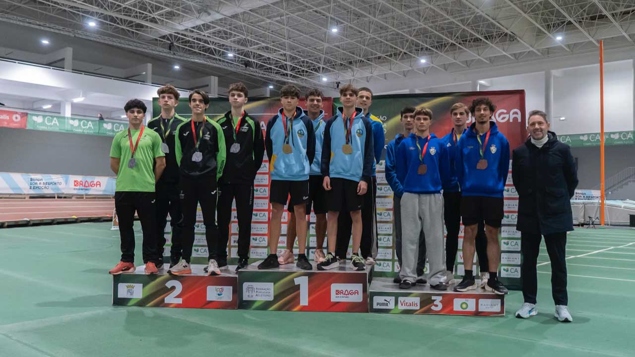 CD Areias S. João é campeão nacional na estafeta 4x200, bate recorde da categoria e termina em terceiro lugar coletivo em Braga.