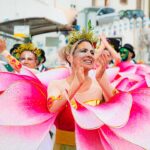 Carnaval da Praia do Carvoeiro reúne mais de 200 figurantes na 35.ª edição, com desfiles e bailes a encher as ruas da vila.