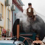 Carnaval da Praia do Carvoeiro reúne mais de 200 figurantes na 35.ª edição, com desfiles e bailes a encher as ruas da vila.