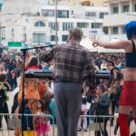 Carnaval da Praia do Carvoeiro reúne mais de 200 figurantes na 35.ª edição, com desfiles e bailes a encher as ruas da vila.