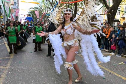 Carnaval de Loulé com 25 mil foliões na Avenida José da Costa Mealha.