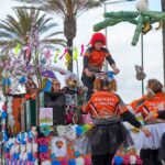 Durante 11 dias, o Carnaval de Portimão 2026 envolve escolas e coletividades em bailes, matinés e desfiles alegóricos que celebram a tradição popular do concelho.