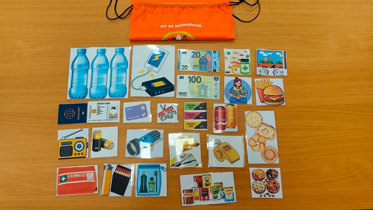 Proteção Civil de Vila do Bispo ensina alunos do 1.º ciclo a preparar Kit de Emergência para 72 horas.