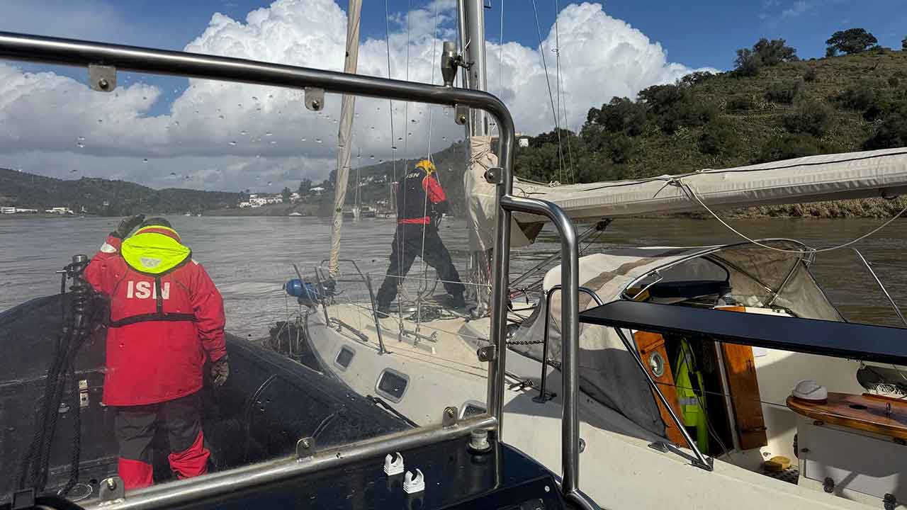 Marta passou pelo Algarve com menos impacto do que o previsto, mas deixa 60 ocorrências em 24 horas e mantém autoridades em prontidão máxima.